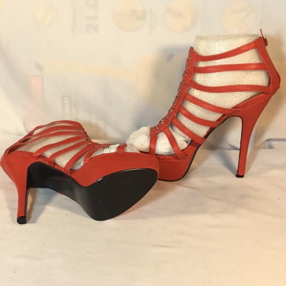 Red Circle - Picture 4 of 5